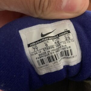 Nike Vibrant Purple Athletic Shoes